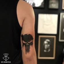 Punisher Tattoo Ontwerp Man Man Tattoo Rechter Achterarm Antalya Turkije Punisher Tattoo Ontwerp Man Punisher Tattoo Tattoo Designs Men Tattoos For Guys