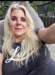 Introduction of new member in old hippie group