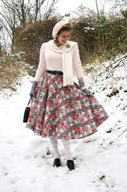 Charlotte Tuppence Ha Penny Sporting A Terrifically Cute Pink Winter Outfit Vintage Fashion Bloggers Vintage Winter Fashion Fashion Retro Fashion Vintage