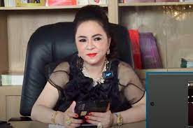 Mới đây, nsưt hoài linh đã chính thức lên tiếng về số tiền 13 tỷ đồng được nhiều người hảo tâm đóng góp giúp đồng bào lũ lụt miền trung mà dư luận quan tâm thời gian qua. Y9s0tzodaxyu9m