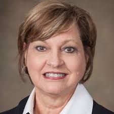 Donna Pickard's Instagram, Twitter & Facebook