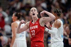 UConn head coach is clear: 'They beat up on Caitlin Clark because she talks  a lot of sh*t on court' | Marca