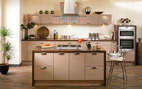 Kitchen gloss cappuccino combined with orange and salmon tones will look fresh and cheerful. Photo Design Kitchen Colors Cappuccino Golden Art