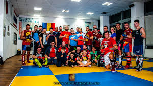 Nu zisese nimănui, nu se lăudase, pur și simplu mergea la clubul de pe fizicienilor și făcea box. Clubul Sportiv Ciprian Sora Onoare Disciplina Si Respect Clubul Sportiv Ciprian Sora