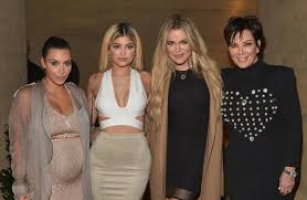 Самые новые твиты от kylie jenner (@kyliejenner): Kylie Jenner So Reagiert Ihre Familie Auf Ihr Baby Gluck