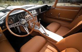 Lorsqu Elle Apparut En 1961 La Jaguar E Fit Sensation Epoustouflante Rapide Au Look Sensuel La Type E D Personnaliser Voiture Voiture Jaguar Jaguar Type E