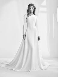 Beim stöbern unter den brautkleidern merkst du bestimmt schnell, dass die eine oder andere marke dir besonders gut gefällt. 41 Umwerfende Brautkleider Fur Die Winterhochzeit Warm Eingepackt Ins Eheleben Starten Brautmode Kleider Hochzeit Brautkleid