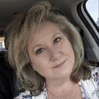 Lisa Santa's Instagram, Twitter & Facebook