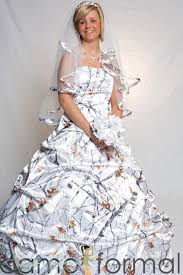 Lol This Cracks Me Up Only Because I Acutally Looked At This Dress Once Before Go Fi Camouflage Wedding Dresses Pink Camo Wedding Dress Camo Wedding Dresses