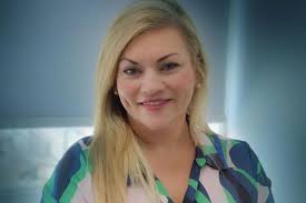 Karen Beggs's Instagram, Twitter & Facebook