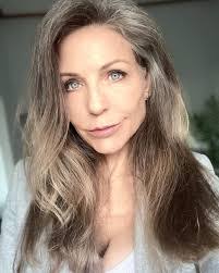 Joni Weeks's Instagram, Twitter & Facebook