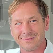 Hi Fellow Canadians, Do you have suggestions for a moving company Montreal 