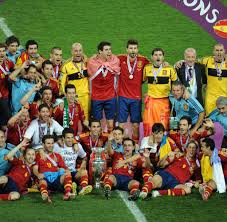 Spanien hat nach dem zweiten gruppenspiel das heft in der gruppe c klar in der hand. Ehrung Spanier Iniesta Zum Besten Spieler Der Em Gewahlt Welt
