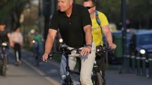 Jun 03, 2021 · presedintele klaus iohannis a explicat de ziua mondiala a bicicletei, ca in romania este foarte dificil sa circuli cu bicicleta pentru ca pistele special amenajate lipsesc in cele mai multe locuri. Klaus Iohannis Plimbare Cu Bicicleta Stiri Bucuresti Tv Televiziune Hd