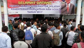 Kalau guru, staf ahli, ya pokoknya gak ada spesifikasi tinggi badan, ya bisa saja. Lowongan Cpns 2018 Diutamakan Untuk Tiga Lulusan Ini Bisnis Tempo Co