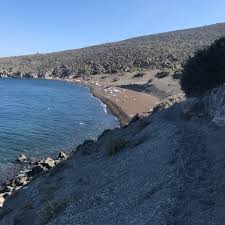 Αιγαίου, είναι ουσιαστικά ένας κώνος που υψώνεται σχεδόν 700 μ. Paxia Ammos Beach