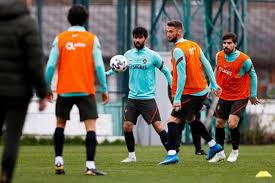 Veja o nosso palpite, assista a transmissão ao vivo e as casas de apostas com as melhores odds. Portugal Ja Esta No Luxemburgo Mas Sem Bruno Fernandes Renascenca