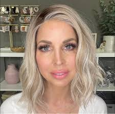 Keri Wallace's Instagram, Twitter & Facebook