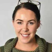 Samantha Saunders's Instagram, Twitter & Facebook