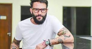 Nas imagens, wagner santiago recebendo uma sessão de beijo grego da moça. Igxyxrm3ae Rcm