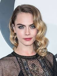 Cara delevingne, dan stevens, eric stoltz, virginia madsen, and dylan gelula have joined the cast of bow and arrow entertainment's music drama her smell, starring elisabeth moss. Filmografie Von Cara Delevingne Filmstarts De