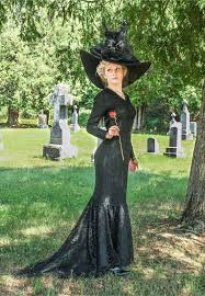 Full swing dresses, pencil dresses and house dresses remained in the early 60s. Steampunk Wedding Dresses Vintage Victorian Black