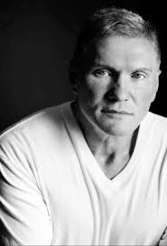 Актёры, режиссер и создатели фильма Грабитель с крыши (2025)