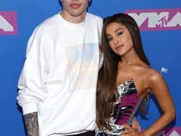 Doja cat and megan thee stallion) (official video). Ariana Grande Auftritt Ohne Verlobungsring Der Spiegel