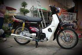 Terlihat 3 head cylinder honda astrea grand segaris, namun sayang video yang diunggah diyoutube oleh akun ade lisnawati kalau ada detail lengkapnya ane jadi pengen modif astrea grand ane… memuat. Enggak Bakal Malu Deh Kalau Naik Astrea Prima Ini Lihat Aja Modifannya Gridoto Com