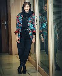 سریال قورباغه با حضور بازیگرانی چون نوید محمدزاده، هومن سیدی، صابر ابر، سحر دولتشاهی، فرشته حسینی، مهران غفوریان و آناهیتا افشار از سایت نماوا و اپلیکیشن نماوا پخش می. Ù‚Ø¯ ÙØ±Ø´ØªÙ‡ Ø­Ø³ÛŒÙ†ÛŒ Ú†Ù‚Ø¯Ø± Ø§Ø³Øª Ø¹Ú©Ø³ ÙØ±Ø´ØªÙ‡ Ø­Ø³ÛŒÙ†ÛŒ Ù…ØªÙˆÙ„Ø¯ ÙØ±ÙˆØ±Ø¯ÛŒÙ† ÙØ§Ù†ÛŒÚ¯Ù…Ø§