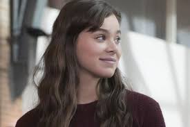 Actress hailee steinfeld on her best friend bumblebee. Hailee Steinfeld In Talks For Transformers 6 Bumblebee Movie