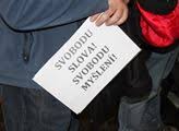 Poslanec lubomír volný na otázku, zda porušuje jednací řád poslaneck.é sněmovny, odpovídá: Od Veselovskeho Sel Volny Jinam Tam Uz Ho Netipli Bohuzel Pro Dvtv Parlamentnilisty Cz Politika Ze Vsech Stran