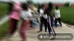 Check spelling or type a new query. Polisi Selidiki Video Viral Tawuran Diduga Pelajar Perempuan Sma Di Mojokerto Faktualnews Co
