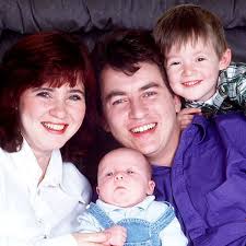 Coleen nolan admitted to using smacking as a way of disciplining her sons when they were younger, during a frank conversation on loose women today. Coleen Nolan Exposed Shane Richie Affair Thanks To The Chase S Bradley Walsh And Tech Blunder Irish Mirror Online