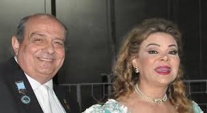 و عندما دخل الزجال سيد حجاب مجال الأغنية لم يتنازل عن جوهر الزجل بل إن الشاعر حماه من الإنزلاق وراء كلمات سهلة يلوكها المستمع ثم تجد طريقا لأقرب سلة مهملات فغنت له عفاف راضى و عبد المنعم مدبولى و صفاء أبو السعود و إقترب على إستحياء من سوق الكاسيت و كان ذلك. Ø±ØºÙ… ØºÙŠØ§Ø¨Ù‡Ø§ Ø§Ù„Ø·ÙˆÙŠÙ„ Ù„Ù† ØªØµØ¯Ù‚ÙŠ Ø¬Ù…Ø§Ù„ ØµÙØ§Ø¡ Ø£Ø¨Ùˆ Ø§Ù„Ø³Ø¹ÙˆØ¯ Ù†ÙˆØ§Ø¹Ù…