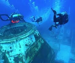 Coolest Underwater Attractions Con Imagenes Buceo Naufragio Bajo El Agua Buceador