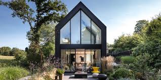Une Maison D Architecte Comme Une Grange Noire En Bretagne Planete Deco A Homes World En 2020 Architecte Architecte Francais Maison
