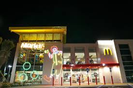 The former mcdonald's on disney world property shut its doors back in october to undergo a major renovation. An Inside Look At America S Largest Mcdonald S Including The Surprising Items On The Menu