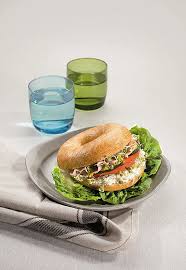 Bagel Aux Graines Germees De Radis Noir Caillard A Vos Assiettes Recettes De Cuisine Illustrees Recettes De Cuisine Illustrees Recettes De Cuisine Radis Noir