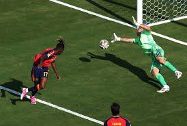Calificaciones del partido España vs. Argentina: El "Hombre Araña" de Martínez obtiene una puntuación excepcionalmente alta por ayudar a los "excampeones" a evitar una dura derrota.