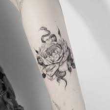 Single Needle Snake And Peony Ink By Kanenavasard Tattoos Body Art Tattoos Snake Tattoo Design