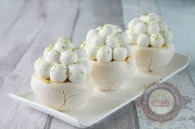 Pavlova Exotique Ananas Kalamansi Et Vanille Surprises Et Gourmandises Pavlova Gourmandise Recette Entremet