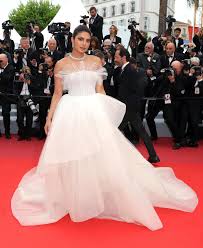 Jamshedpur, bihar, indie známé projekty: Brautkleid Trend Der Look Auf Dem Roten Teppich Brigitte De