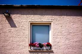 Weitere ideen zu basteln mit flaschen, basteln, bastelarbeiten. Hausbau Recycling Haus Aus Flaschen Dammstoffe Aus Glas