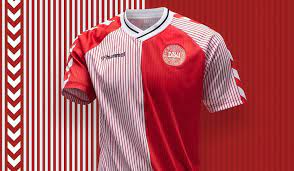 O sonho da dinamarca ficou aprisionado na primeira fase! Camisa Retro Da Dinamarca 1986 Hummel Mantos Do Futebol