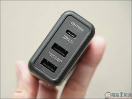 onpro uc pd60w 3 孔萬國急速usb 充電器開箱 支援pd 60w 快充 可充筆電 switch 等裝置 附多國轉接插頭 出國旅行充電更便利 電腦王阿達