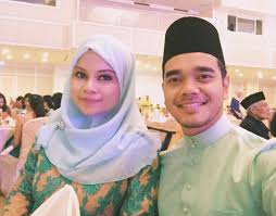 Seorang photojournalist yang selalu mengemaskini pengetahuan tentang gajet & teknologi terbaharu dan masih setia menjadi penulis portal hiburan & gaya hidup sepenuh masa sejak tahun 2007. Biodata Penuh Alif Satar 2019