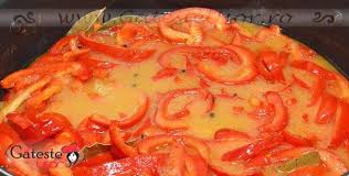 Gogosarii se curata de cotoare, seminte si se taie felii. Bucataras Ro Gogosari In Sos De Mustar Reteta Din Facebook