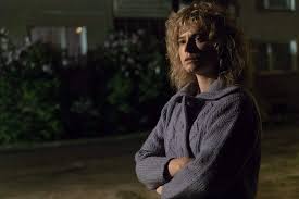 A hidegháború lassan a végéhez közeledik, a berlini falon kicsi, de mégis vészjósló jelentőségű repedések tapasztalhatóak, a szovjetunió fű alatt. Csernobil