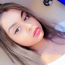 Elle Kerr's Instagram, Twitter & Facebook